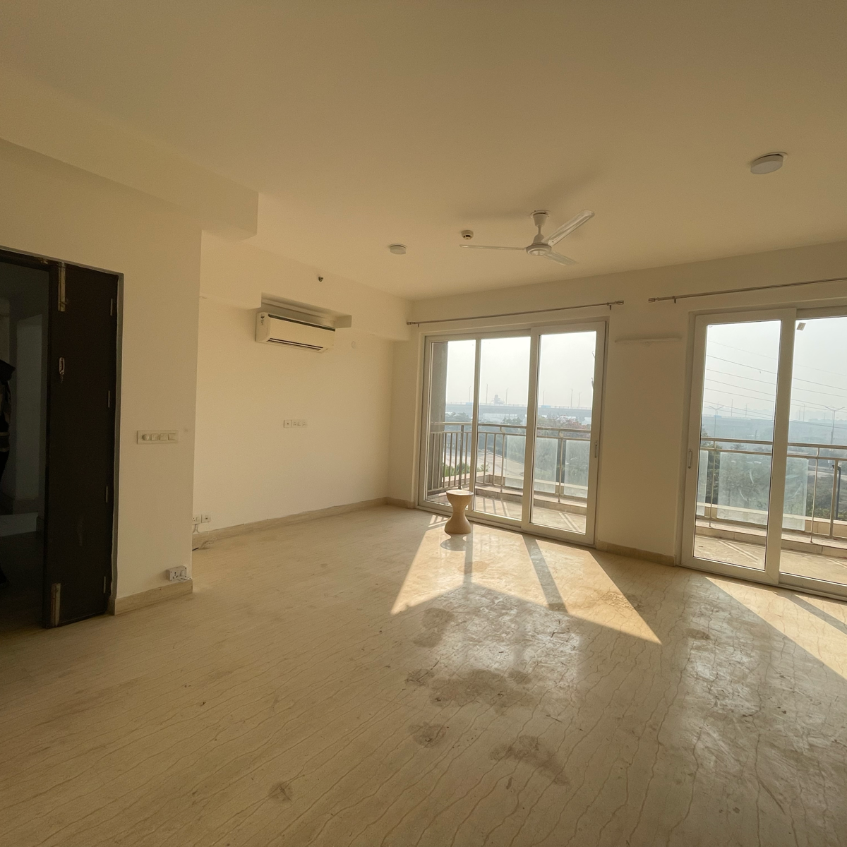 3 BHK + Servant Room,Extra Room Apartment For Rent in Conscient Heritage Max