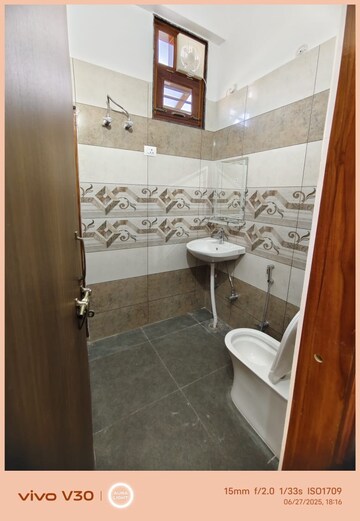 Bathroom in 1 BHK Independent House at Gomti Nagar – for Rent
