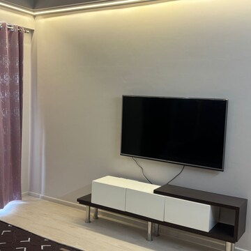 Furnished Amenities in 3 BHK Apartment at M3M Heights, Sector 65 – for Rent