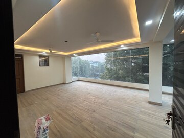  Showroom For Rent in Panchsheel Park