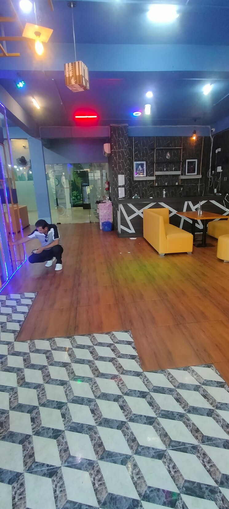  Parking, gomti nagar Commercial Office Space 3000 Sq.Ft. In Gomti Nagar Lucknow 8888084