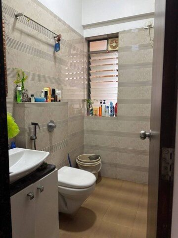 Master Bedroom in 4 BHK Apartment at Imperial Heights Goregaon West, Goregaon West – for Rent
