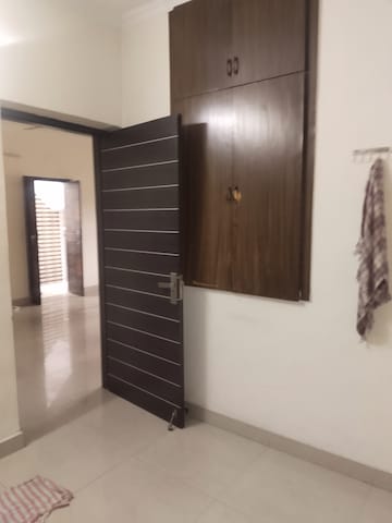Room in 3 BHK Apartment at Sarita Vihar – for Rent