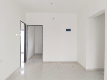 Room in 1 BHK Apartment at Kolte Patil Vaayu, Dahisar West – for Rent
