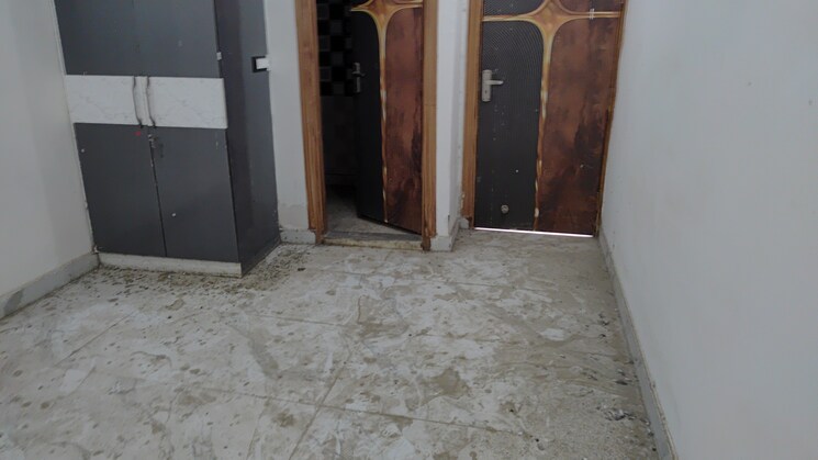 Room, dwarka 3 Bedroom 90 Sq.Yd. Builder Floor In Dwarka Delhi 8888119