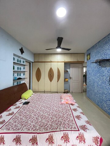 Bedroom in 3 BHK Apartment at Andheri West – for Rent