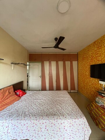 Bedroom in 3 BHK Apartment at Andheri West – for Rent