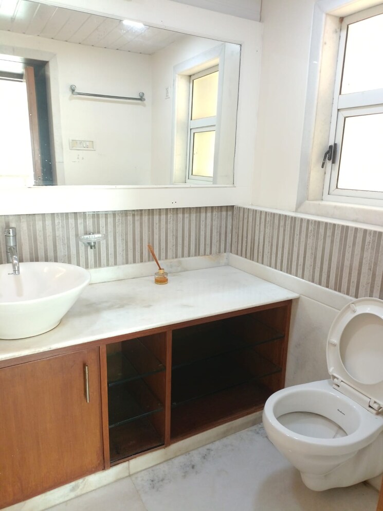 Bathroom, bandra west 4 Bedroom 2400 Sq.Ft. Apartment In Bandra West Mumbai 8888188