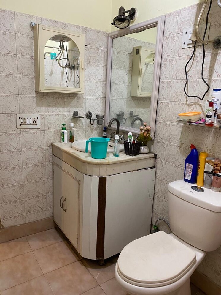 Bathroom, ashok vihar 3 Bedroom 1500 Sq.Ft. Builder Floor In Ashok Vihar Delhi 8888191