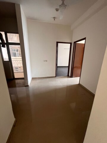 Room in 2 BHK Apartment at Mahagun Mywoods, Sector 16c Greater Noida – for Rent