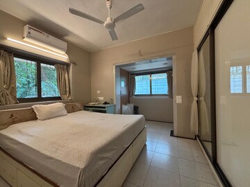 Bedroom in 2 BHK Builder Floor at Vile Parle West – for Rent