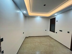 Room in 4 BHK Builder Floor at Green Fields Colony – for Sale