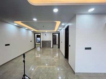 Building Lobby in 4 BHK Builder Floor at Green Fields Colony – for Sale