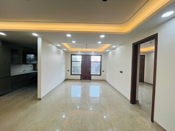Room in 4 BHK Builder Floor at Green Fields Colony – for Sale