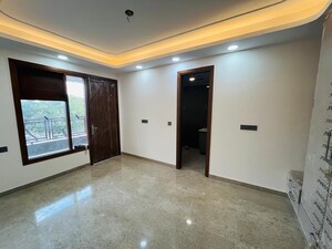 Room in 4 BHK Builder Floor at Green Fields Colony – for Sale