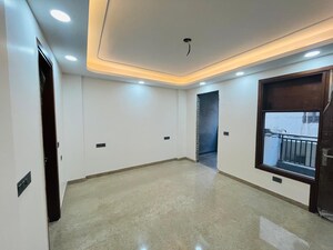 Room in 4 BHK Builder Floor at Green Fields Colony – for Sale