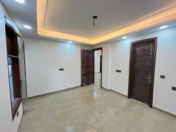 Room in 4 BHK Builder Floor at Green Fields Colony – for Sale
