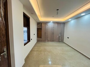 Room in 4 BHK Builder Floor at Green Fields Colony – for Sale