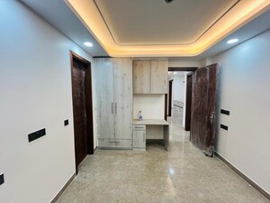 Room in 4 BHK Builder Floor at Green Fields Colony – for Sale