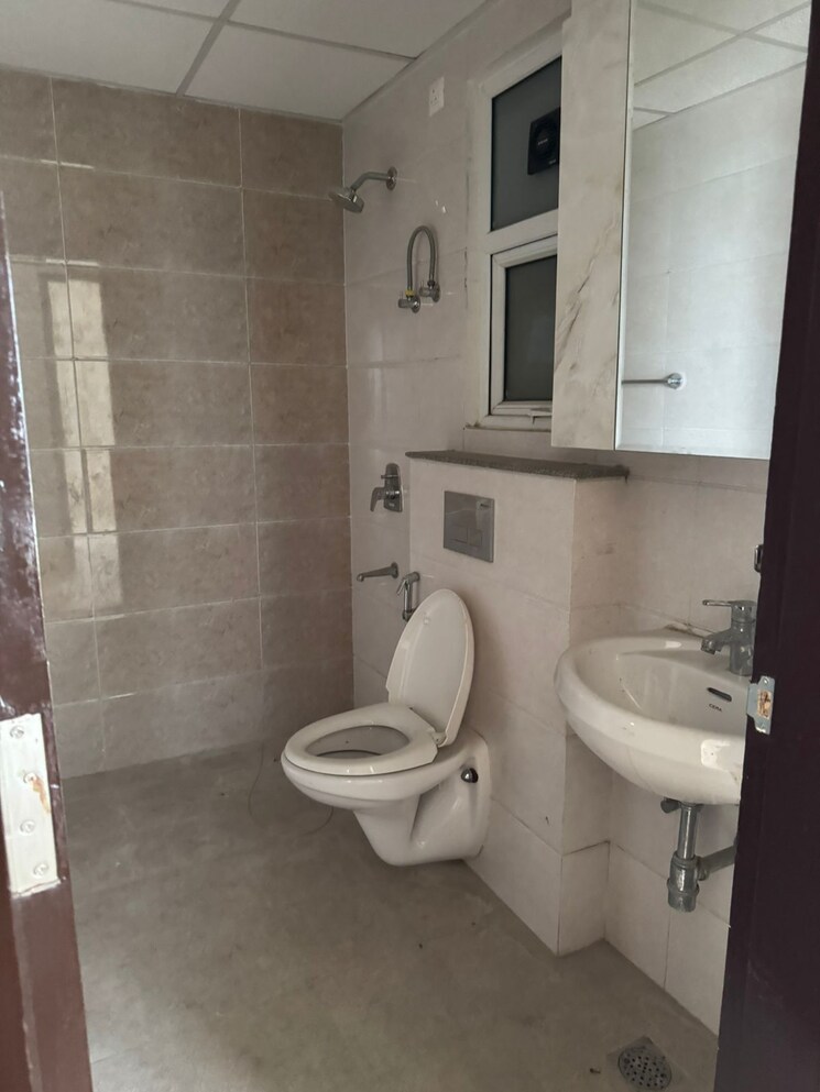 Bathroom, omaxe-royal-residency-faridabad 3 Bedroom 1925 Sq.Ft. Apartment In Sector 79 Faridabad 8888340
