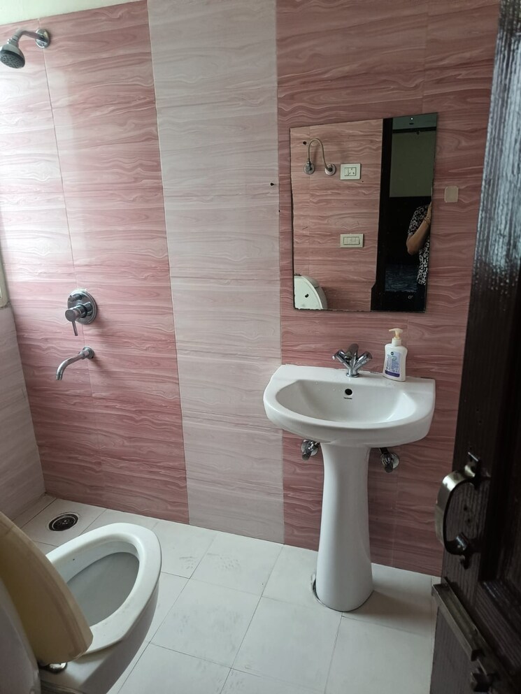 Bathroom, maya-garden-city 2 Bedroom 1250 Sq.Ft. Apartment In Lohgarh Zirakpur 8888395