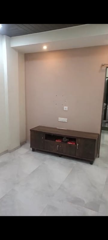 Room in 1 BHK Apartment at Mulund East – for Rent