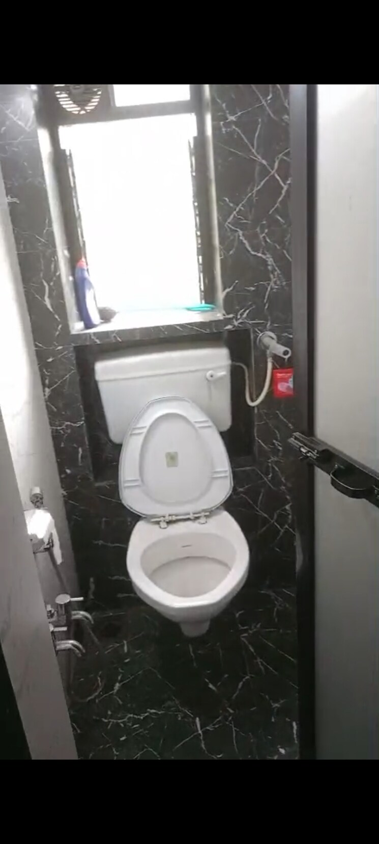 Bathroom, mulund east 1 Bedroom 400 Sq.Ft. Apartment In Mulund East Mumbai 8888419