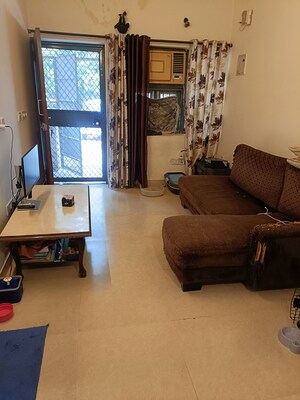 Living Room in 1 BHK Builder Floor at Sector 52 – for Rent