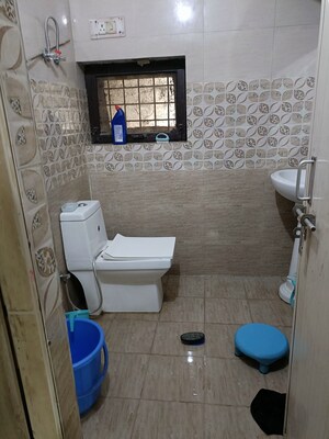 Bathroom in 1 BHK Builder Floor at Sector 52 – for Rent
