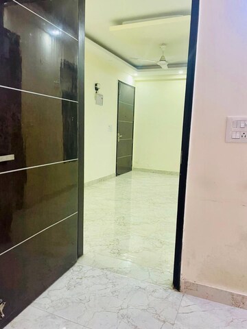 Building Lobby in 2 BHK Builder Floor at Palm Residency Chhatarpur, Chattarpur – for Rent