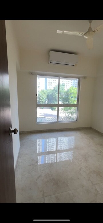 2 BHK Apartment For Rent in Lodha Amara, Kolshet Road