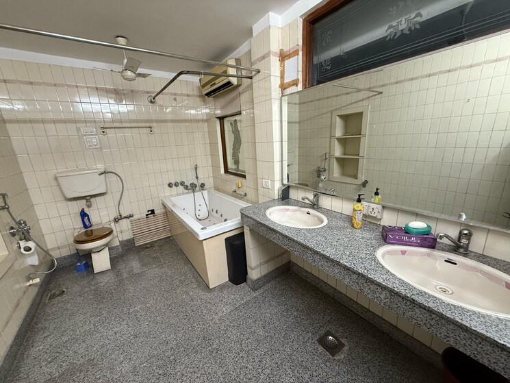 Kitchen, kalkaji 3 Bedroom 200 Sq.Yd. Builder Floor In Kalkaji Delhi 8888499