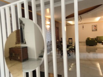 Staircase in 4 BHK Apartment at DLF The Pinnacle, Dlf Phase V – for Rent