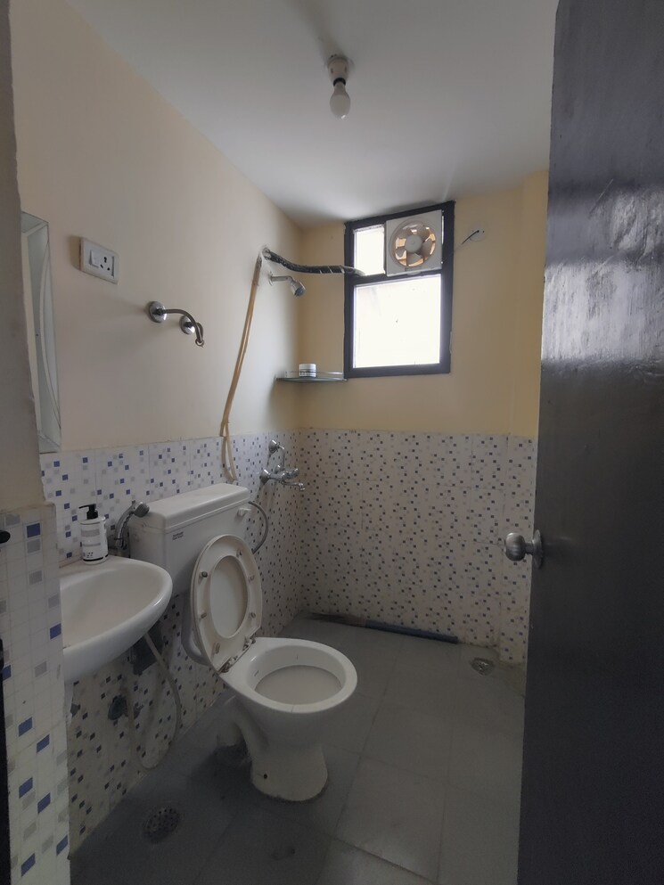 Bathroom, ninex-rmg-residency 1 Bedroom 550 Sq.Ft. Apartment In Sector 37c Gurgaon 8888527