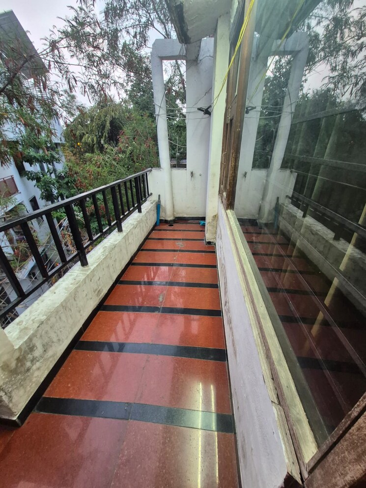Balcony, shivalik colony 3 Bedroom 200 Sq.Yd. Builder Floor In Shivalik Colony Delhi 8888548