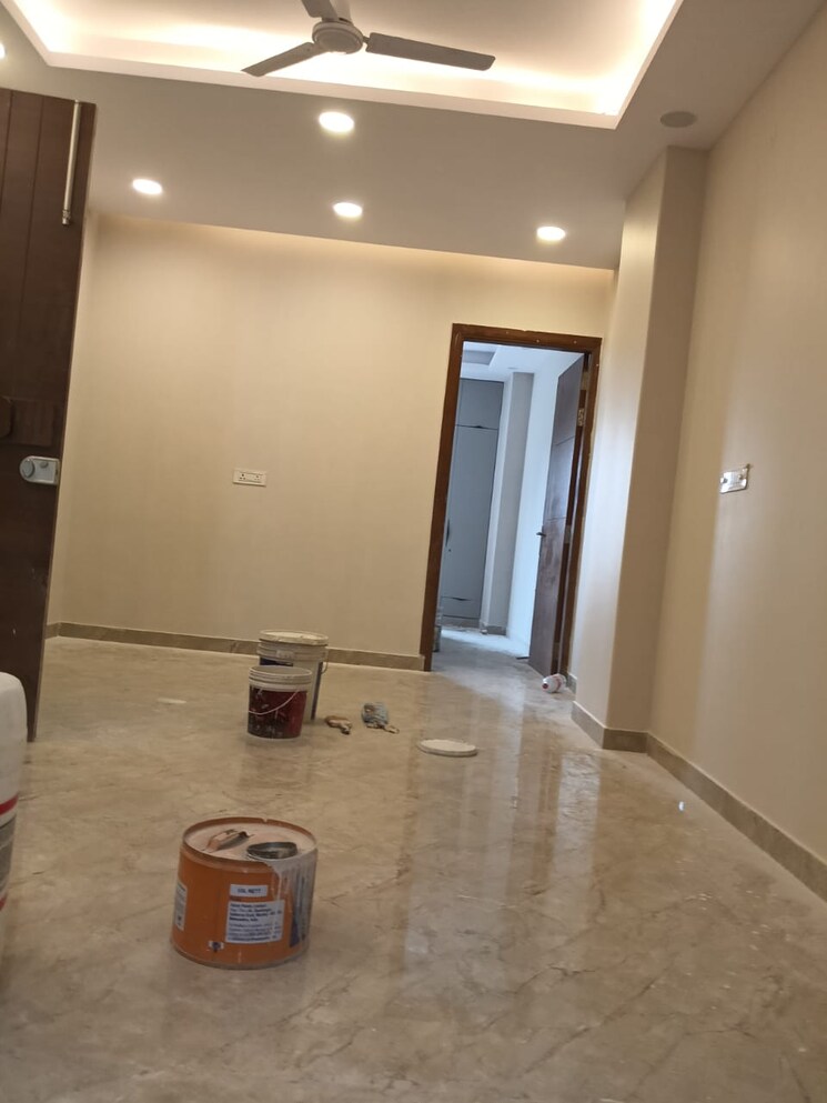 Room, east of kailash 2 Bedroom 130 Sq.Yd. Builder Floor In East Of Kailash Delhi 8888566