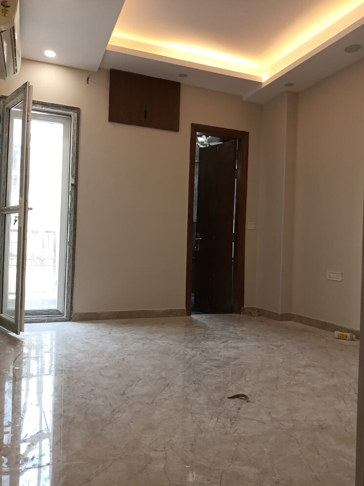 Room, east of kailash 2 Bedroom 130 Sq.Yd. Builder Floor In East Of Kailash Delhi 8888566