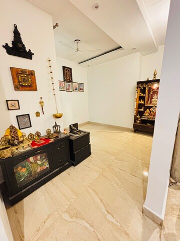 Furnished Amenities in 5 BHK Apartment at Emaar The Palm Springs, Sector 54 – for Rent