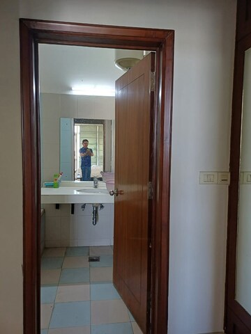 Bathroom in 5 BHK Apartment at Emaar The Palm Springs, Sector 54 – for Rent