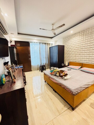 Bedroom in 5 BHK Apartment at Emaar The Palm Springs, Sector 54 – for Rent