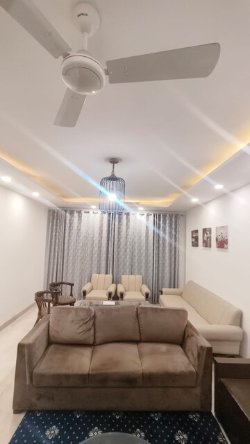 Living Room in 4 BHK Builder Floor at Green Park Extension – for Rent