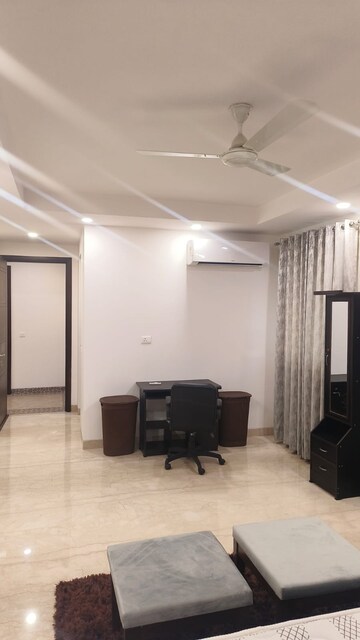 Living Room in 4 BHK Builder Floor at Green Park Extension – for Rent