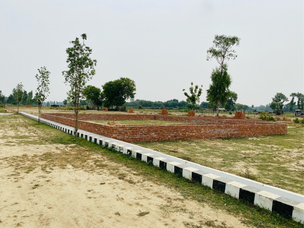 Plot For Sale in Emperic Real Estate Priva