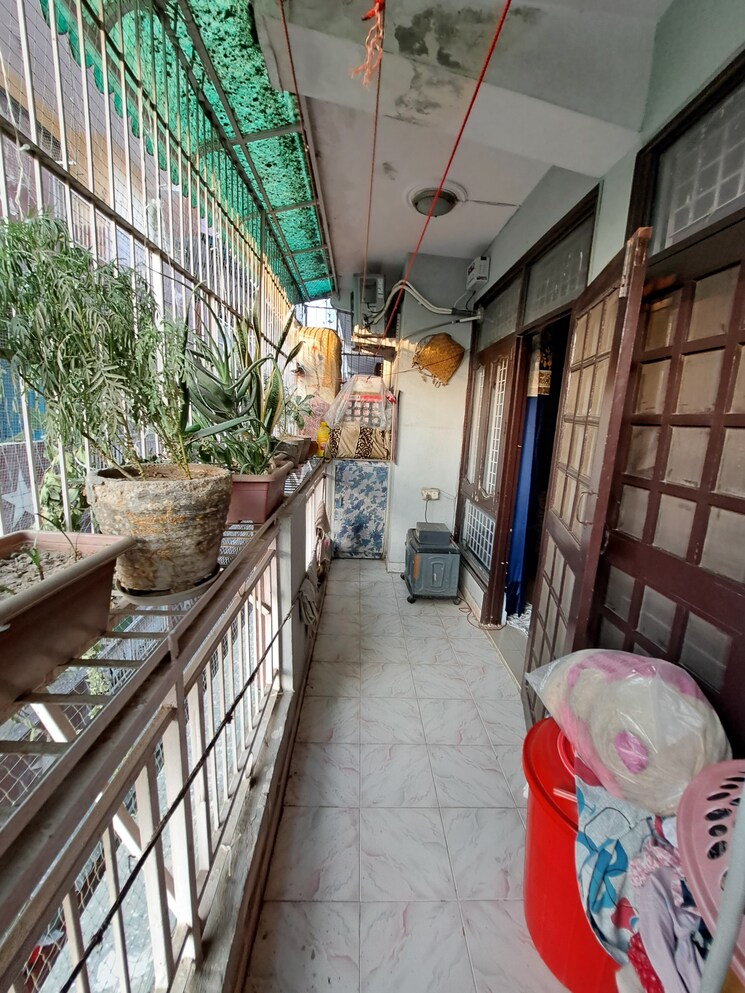 Balcony, dlf-dilshad-plaza 2 Bedroom 1100 Sq.Ft. Apartment In Shalimar Garden Ghaziabad 8888102