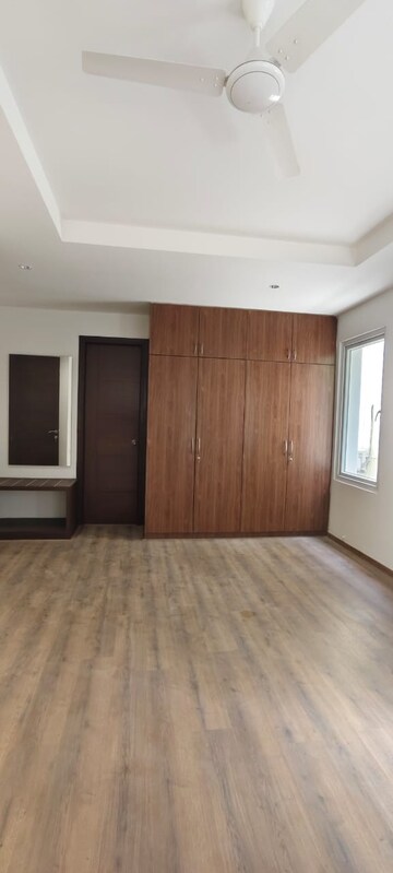 Room in 4 BHK Apartment at Roxana Palladium, Banjara Hills – for Rent