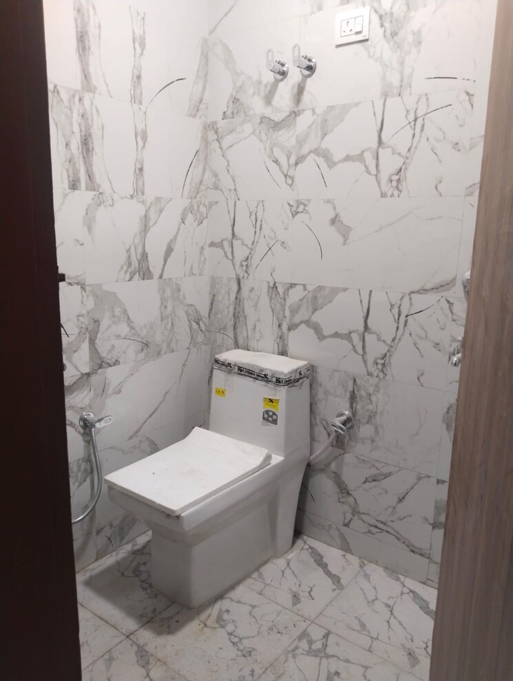 Bathroom, saket 1 RK 450 Sq.Ft. Builder Floor In Saket Delhi 8888872