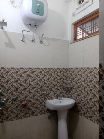 Bathroom in 2 BHK Builder Floor at Park Avenue, Mussoorie Road – for Rent