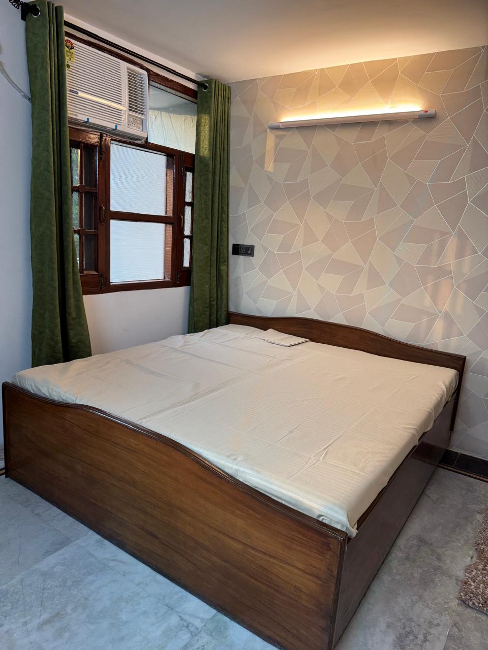 1 RkBuilder Floor For Rent in Sector 15