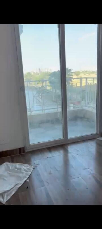 Room in 3 BHK Apartment at Migsun Roof, Raj Nagar Extension – for Rent