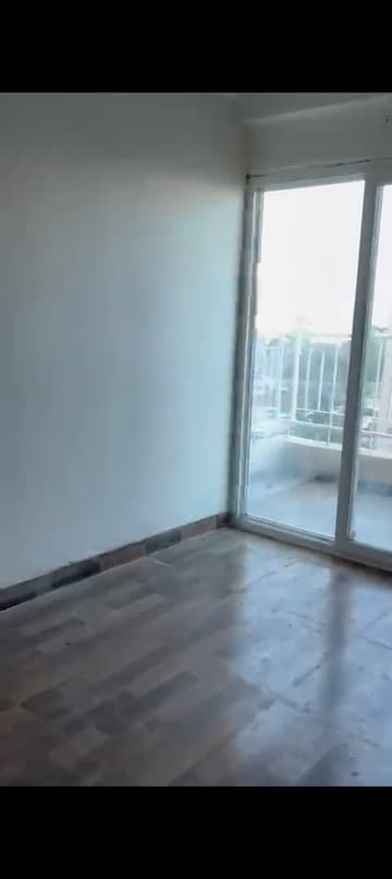 Room in 3 BHK Apartment at Migsun Roof, Raj Nagar Extension – for Rent